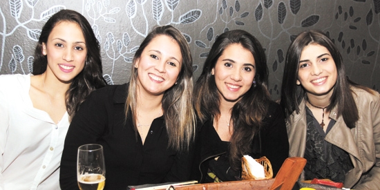 Júlia Ferreto, Amanda Ribeiro, Mariane Manzato e Lorena Garcia no Sumô Japanese Lounge